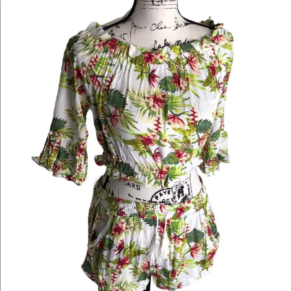 Salty Lemon Floral Print Crop Top and Shorts Set Size M